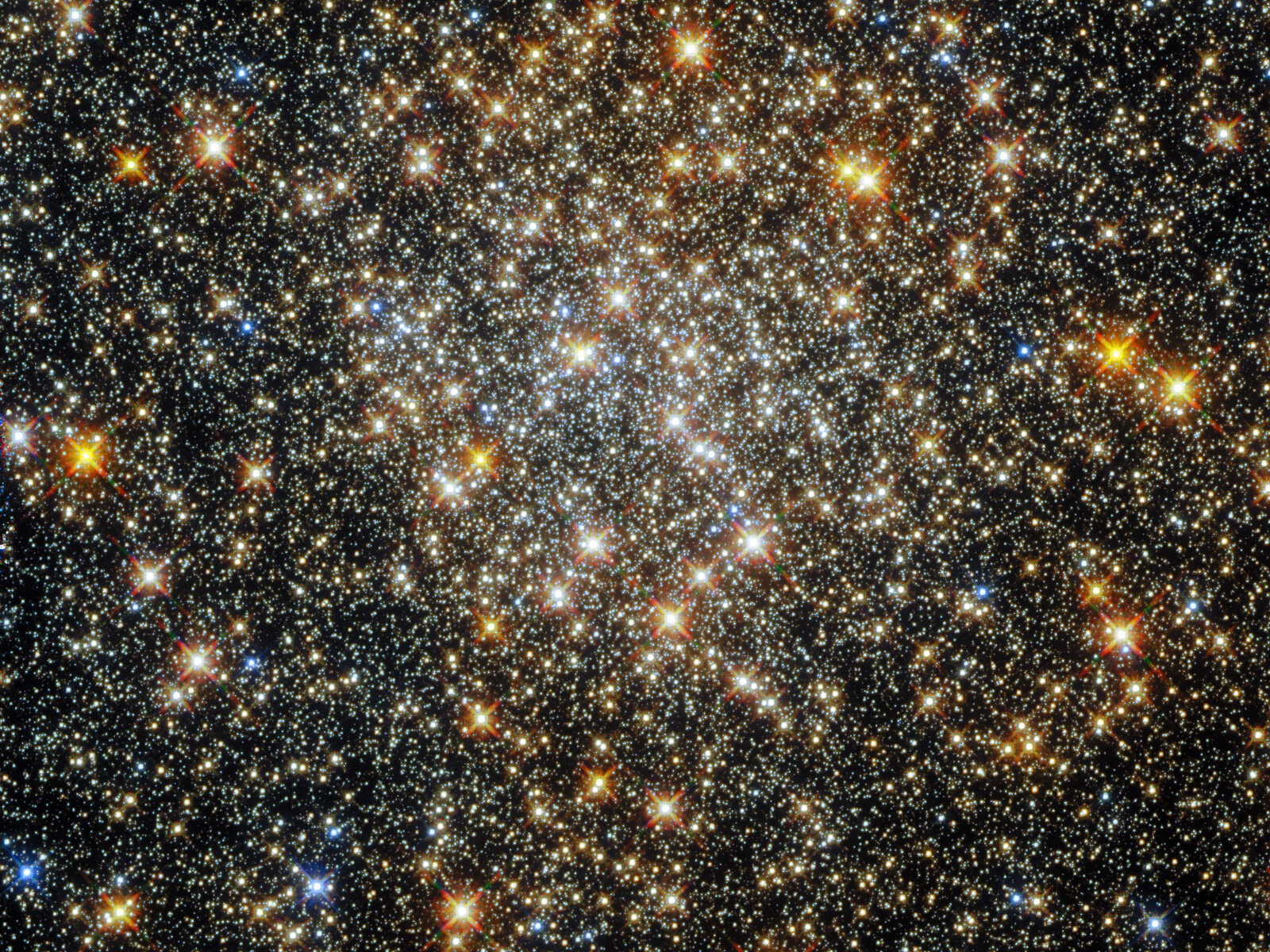 Hubble captured sparkling starfield in the Heart of the Milky Way thumbnail